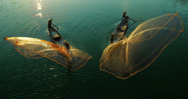 324 - FISHING ON THE RIVER 2 - NGO THANH MINH - viet nam.jpg